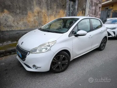 Usata Peugeot 208 Active 68 CV (50 kW) 2014 Bianco Utilitaria