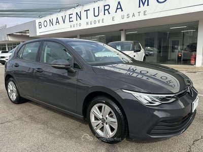 Usado VW Golf VIII Life 110 CV (80 kW) 2022 Gris Berlina