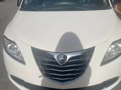 Usata Lancia Ypsilon 95 CV (69 kW) 2014 Bianco Utilitaria