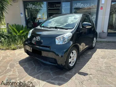 Usata Toyota iQ 90 CV (66 kW) 2009 Nero Utilitaria