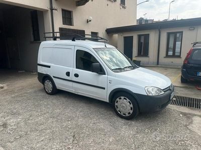 Usata Opel Combo 97 CV (71 kW) 2009 Bianco Monovolume