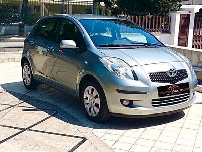 Usata Toyota Yaris 87 CV (63 kW) 2006 Grigio Berlina