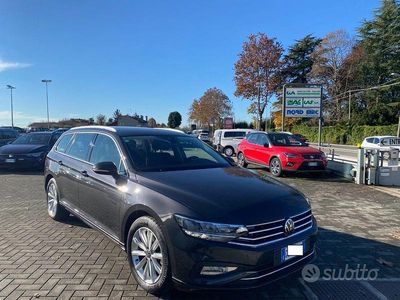 Usata VW Passat Business 150 CV (110 kW) 2022 Grigio scuro Station wagon