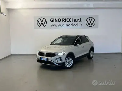 Usata VW T-Roc Life 150 CV (110 kW) 2023 Grigio SUV