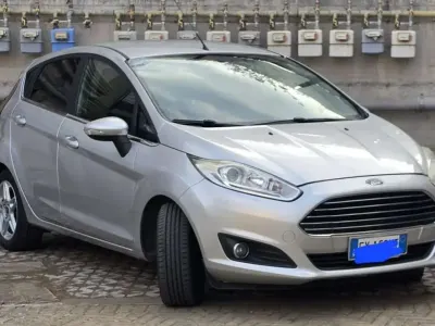 Usata Ford Fiesta Titanium 75 CV (55 kW) 2015 Grigio Utilitaria