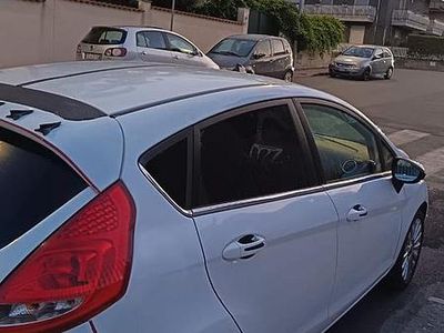 Usata Ford Fiesta 70 CV (51 kW) 2009 Bianco Utilitaria