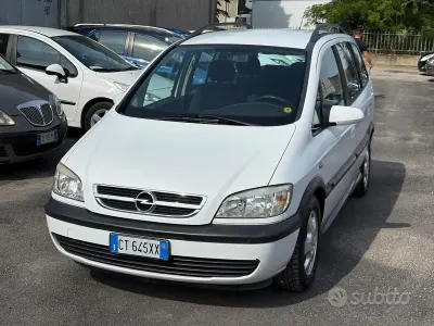 Usata Opel Zafira Comfort 97 CV (71 kW) 2005 Bianco Monovolume