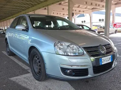 Usata VW Jetta Comfortline 105 CV (77 kW) 2008 Grigio Berlina