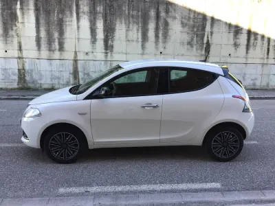 Usata Lancia Ypsilon Silver 69 CV (50 kW) 2024 Bianco Utilitaria