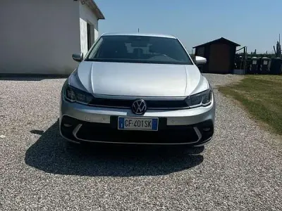 Usata VW Polo Life 95 CV (69 kW) 2021 Grigio Utilitaria