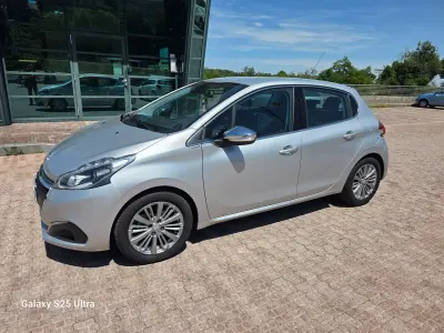 Usata Peugeot 208 Allure 83 CV (61 kW) 2018 Argento Utilitaria