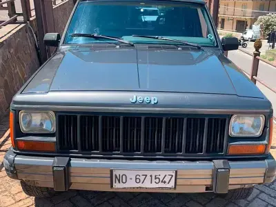 Usata Jeep Cherokee 80 CV (58 kW) 1989 Grigio SUV