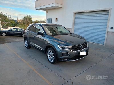 Usata VW T-Roc 149 CV (109 kW) 2019 Grigio SUV