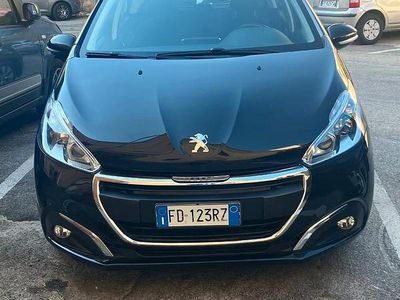 Nero Usata 2016 Peugeot 208 Utilitaria | 6900 € (Molto cara)