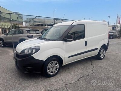 Usata Fiat Doblò 105 CV (77 kW) 2021 Bianco Monovolume
