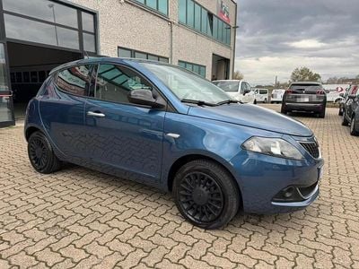 Usata Lancia Ypsilon Gold 69 CV (50 kW) 2022 Blu/azzurro Utilitaria