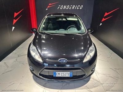 Usata Ford Fiesta Titanium 96 CV (70 kW) 2012 Nero Utilitaria