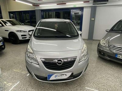 Usata Opel Meriva 101 CV (74 kW) 2011 Argento Monovolume