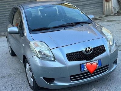 Usata Toyota Yaris 69 CV (50 kW) 2006 Grigio Berlina
