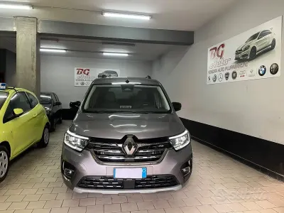 Usata Renault Kangoo 95 CV (69 kW) 2022 Grigio Monovolume