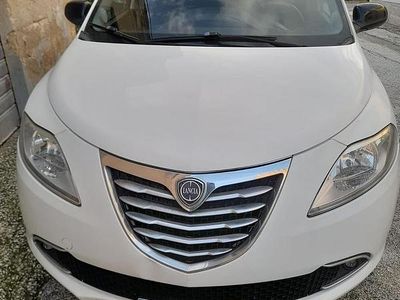 Begagnad Lancia Ypsilon S 80 HK (58 kW) 2013 Vit Halvkombi