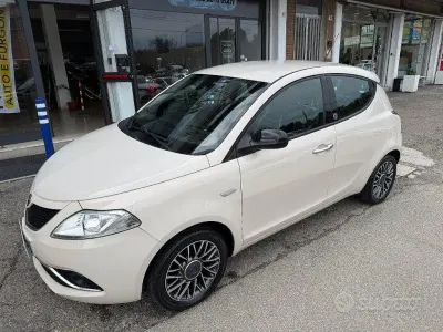 Usata Lancia Ypsilon Gold 69 CV (50 kW) 2017 Beige Utilitaria
