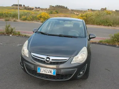 Usata Opel Corsa Cosmo 86 CV (63 kW) 2011 Grigio Utilitaria