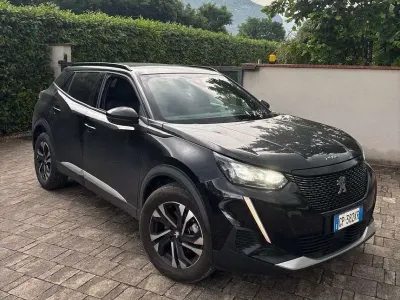 Usata Peugeot 2008 Allure 131 CV (96 kW) 2023 Nero SUV