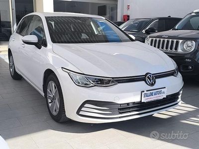 Usata VW Golf VIII Life 116 CV (85 kW) 2022 Bianco Berlina
