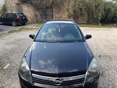 Usata Opel Astra 90 CV (66 kW) 2006 Nero Station wagon