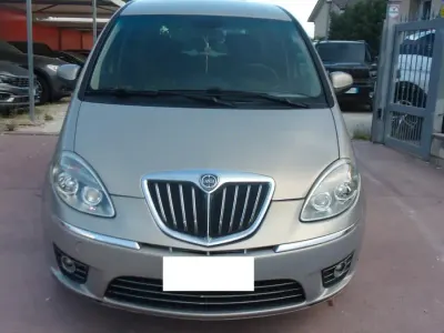 Usata Lancia Musa Gold 77 CV (56 kW) 2012 Grigio Monovolume