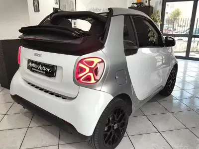 Usado Smart ForTwo Cabrio Passion 71 CV (52 kW) 2017 Blanco Descapotable