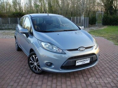 Usata Ford Fiesta 68 CV (50 kW) 2010 Grigio Utilitaria