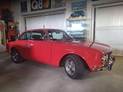 Usata Alfa Romeo 2000 Veloce 131 CV (96 kW) 1973 Rosso Coupé