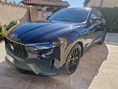 Begagnad Maserati Levante 430 HK (316 kW) 2021 Svart SUV