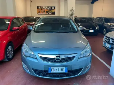Używany Opel Astra 140 KM (102 kW) 2010 Szary Sedan/Limuzyna