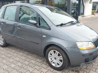 Usata Fiat Idea Active 95 CV (69 kW) 2004 Grigio Monovolume
