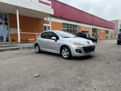 Usata Peugeot 207 92 CV (67 kW) 2012 Grigio Berlina