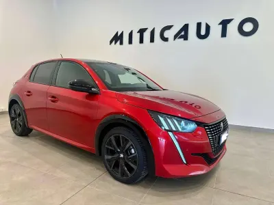 Usata Peugeot 208 GT 101 CV (74 kW) 2023 Rosso Utilitaria