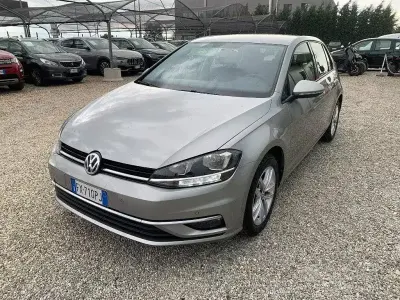 Usata VW Golf VII Sport 116 CV (85 kW) 2019 Grigio Berlina