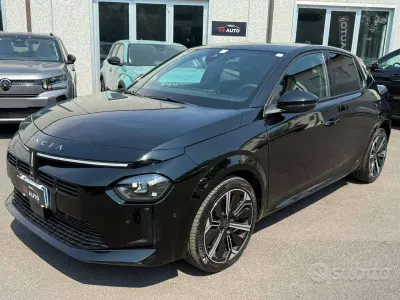 Usata Lancia Ypsilon 101 CV (74 kW) 2025 Nero Utilitaria