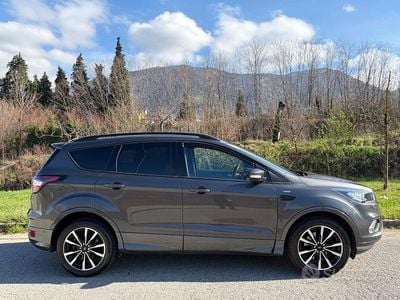 Usata Ford Kuga ST-Line 120 CV (88 kW) 2017 Grigio SUV