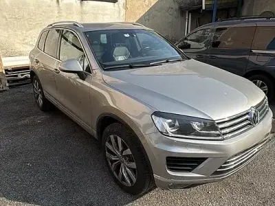 Usata VW Touareg 204 CV (150 kW) 2016 Grigio SUV