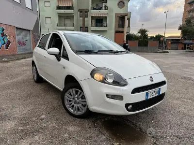 Gebraucht Fiat Punto Lounge 77 PS (56 kW) 2016 Weiß Kleinwagen