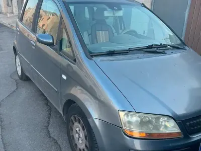 Usata Fiat Idea 70 CV (51 kW) 2005 Grigio Monovolume