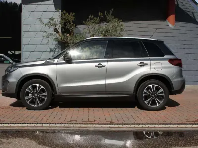 Usata Suzuki Vitara 114 CV (83 kW) 2023 Grigio SUV