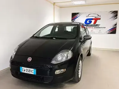Usata Fiat Grande Punto Young 77 CV (56 kW) 2014 Bluazzurro Utilitaria