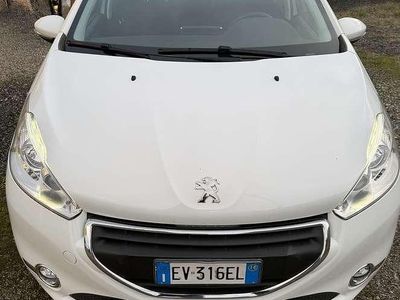 Usata Peugeot 208 Allure 82 CV (60 kW) 2015 Utilitaria