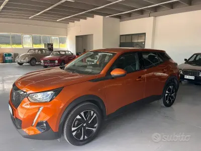 Usado Peugeot 2008 Allure 102 HP (75 kW) 2020 Laranja SUV