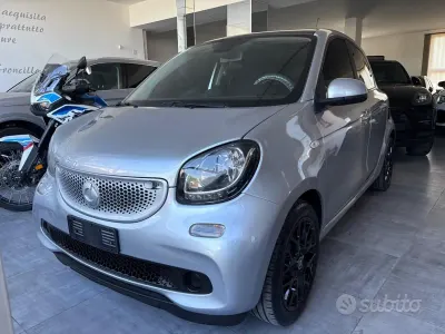 Usado Smart ForFour Prime 71 CV (52 kW) 2017 Gris Utilitario